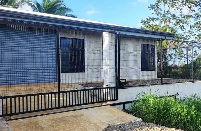 Charming 2bedroom house in Boca de Arenal SanCarlos with AC, WiFi + 1 car garage