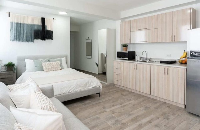 Beachfront private 3 combo Bed apts, 3 Bath (ADA) w Pool