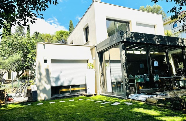 Design villa with glass roof and parquet flooring, garden and fitness center near downtown