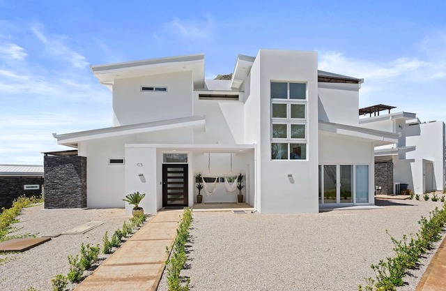 Brand New Professionally Decorated Luxury 5 Bed Avellanas Home Minutes to Beach