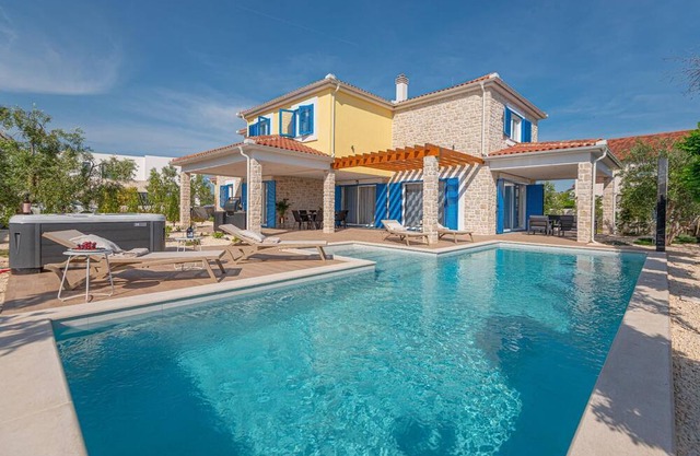 Holiday house Zaton for 1 - 10 persons with 5 bedrooms - Holiday house