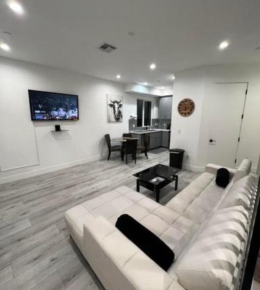 Hollywood 2bedroom