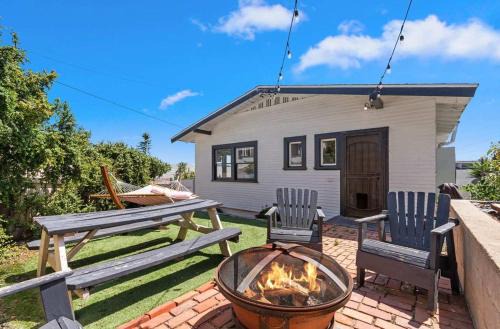 Navigate Stays Oasis w Views Hot Tub & Backyard