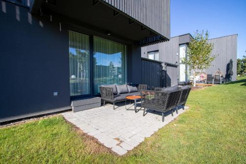 ᴄᴏʜᴏsᴛ I Apt With Terrace, SelfCheck-In & Parking
