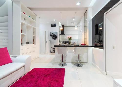 White Apartment & FREE PARKING