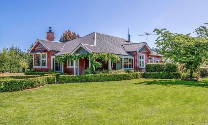 West Melton Bed & Breakfast | A Vintage Country House in West Melton