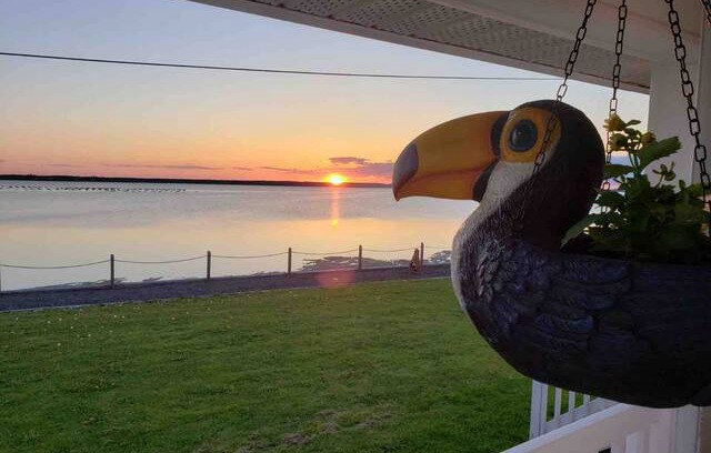 Grand-Digue Cabin | Waterfront at Paradise Cove