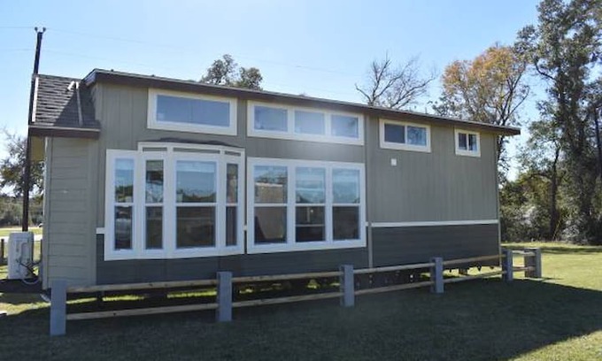 Hempstead House | 290 @ Hwy 6 - Hempstead Tiny House Rentals