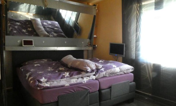 Rheinstrandsiedlung Apartment | Ruhiges Zimmer mit guter Verkehrsanbindung und ÖPV
