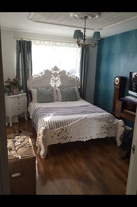 Alfreton House | Quaint, quiet rural village retreat