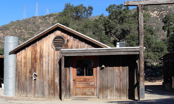 Altadena House | Studio on historic Zorthian Ranch