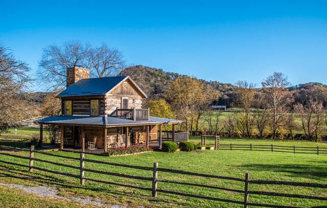Lynn Garden Cabin | Mendota Farms Cabin