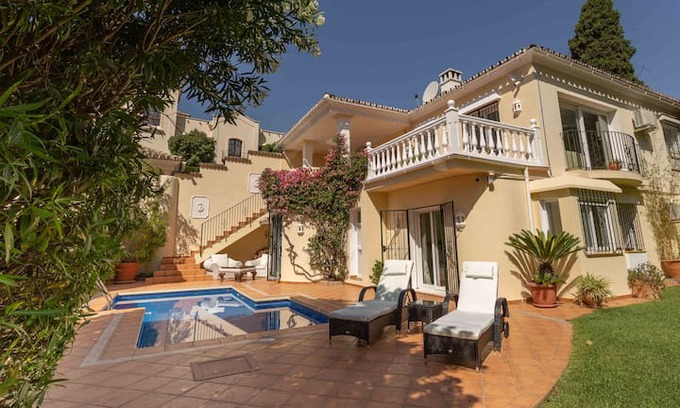 Marbella Villa | In Marbella Hill Club. Excellent,peaceful location