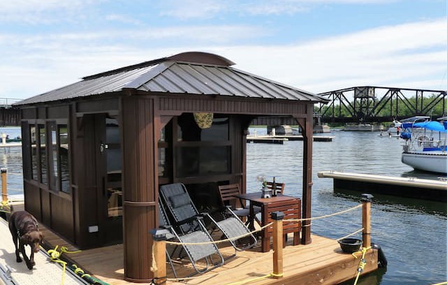 Lacolle House | HEBERGEMENT FLOTTANT DE STYLE PAVILLON JAPONAIS
