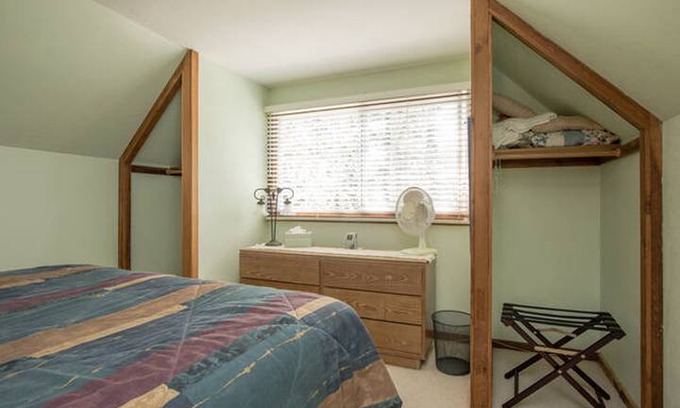 Santa Cruz House | Private Room at the Redwood House!