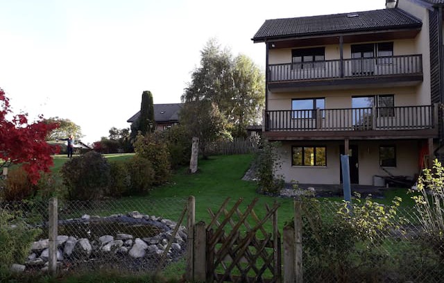 Vuadens House | Chambre double avec accès à la terrasse