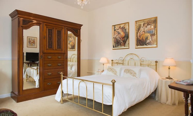 Mount Bed & Breakfast | Valley room. dbl private bathroom