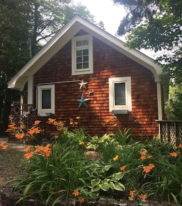 Town of Diana Cabin | A Lake Bonaparte Retreat