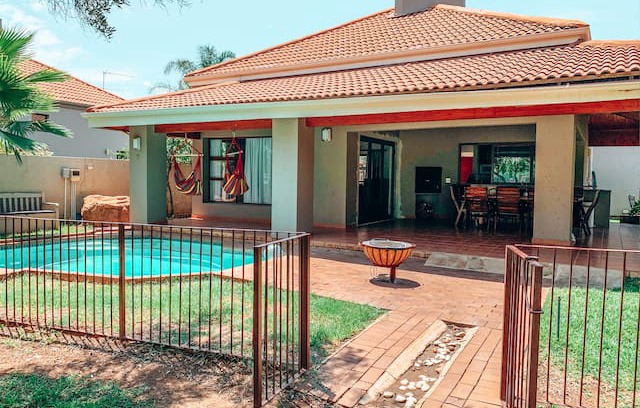 Hartbeespoort House | Pecanwood Golf Course & Lake View - Hartbeespoort