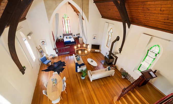Guildford House | Villa Nova B&B retreat Couples or Family ESCAPE