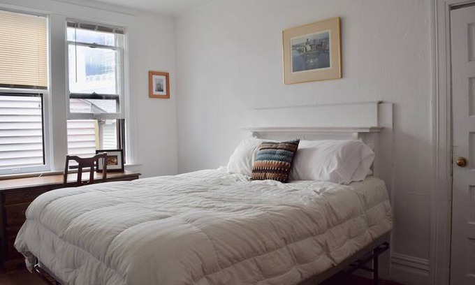 Bloomfield Apartment | Artsy Apartment on Friendship Ave