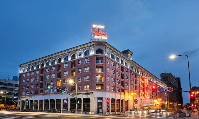 Historic Core Apartment | Broadway Palace Apartments