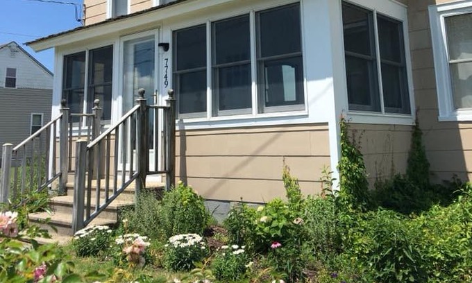 Chincoteague House | Hopkin's House, Chincoteague Beach Vacations