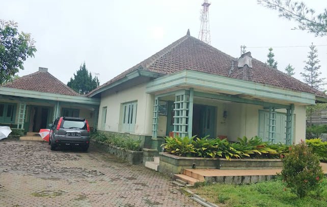 Karanganyar House | Penginapan wisma anugrah tawangmangu. Rumah depan