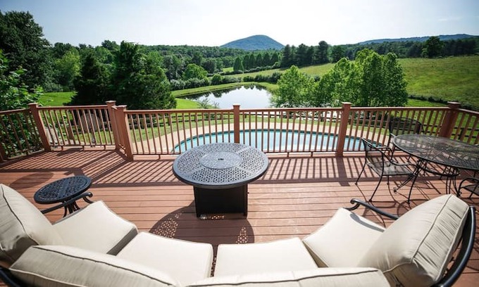 Castleton House | 14-Person House with Pool on Spectacular Rural Estate