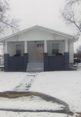 Salem House | Charming Bungalow in Southern Illinois!