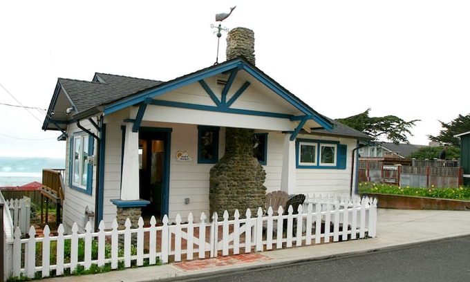 Dillon Beach Cabin | God's Pocket,5 min Walk to beach,Hot Tub, Views!