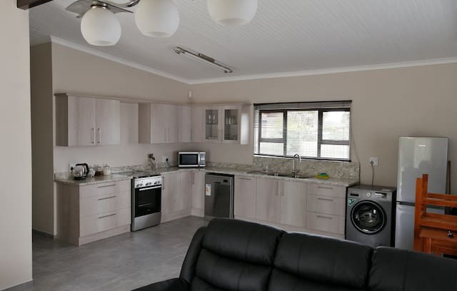 Jeffreys Bay House | Koraal Accommodation - Self Catering