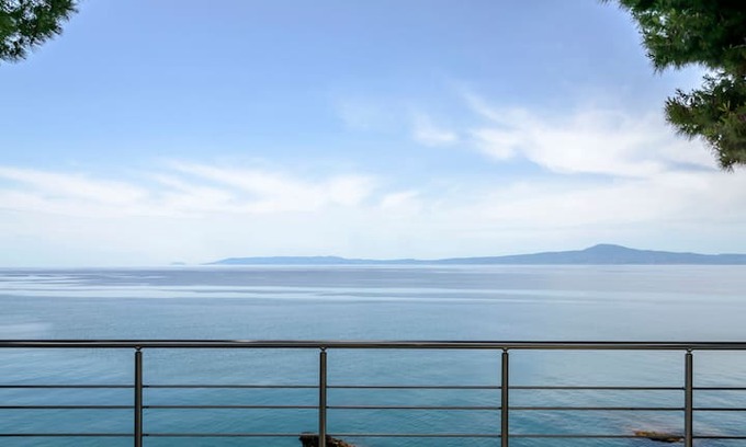 Akrogialion House | Naftilos Blue View retreat