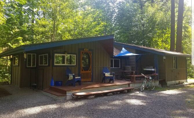 Mosier Cabin | Mosier Creekside Cabin