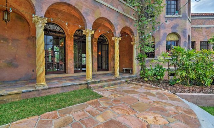 Howey-in-the-Hills House | NEW! Gated Guesthouse at Historic Howey Mansion!