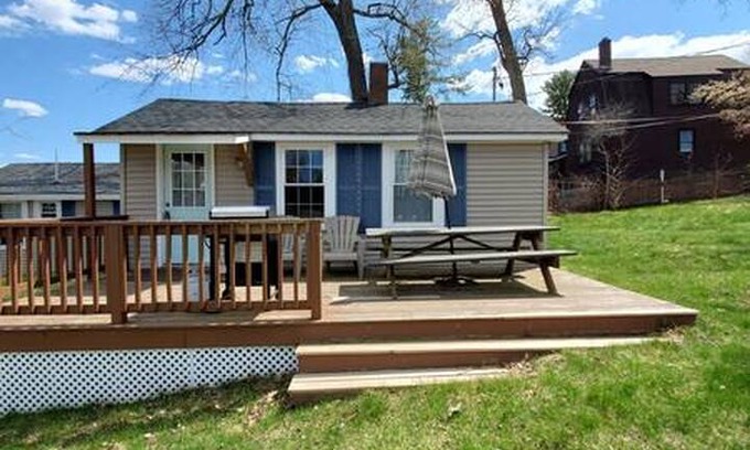 Lochmere Cabin | Cozy waterfront cottage #1 on Lake Winnisquam.