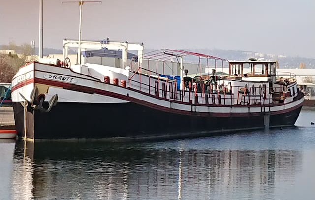 Longvic Boat Rental | A bord de la péniche le Shanti à cote de Dijon