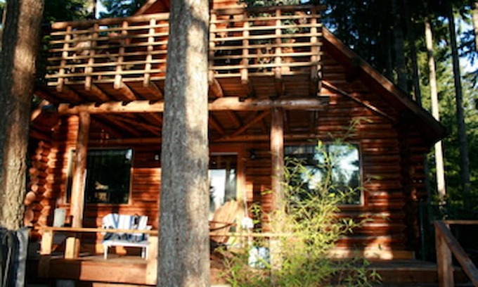 Burley Cabin | Cozy, Romantic lakefront Log Cabin