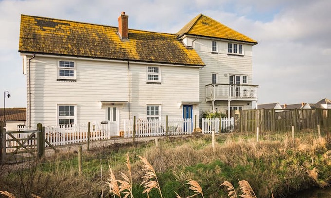 Camber House | 5⭐️ Rufty Tufty views over the atmospheric marsh!