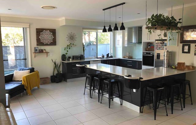 Moffat Beach House | ❤️Walk to Moffat/Shelly Beach❤️Kid-friendly+Pool