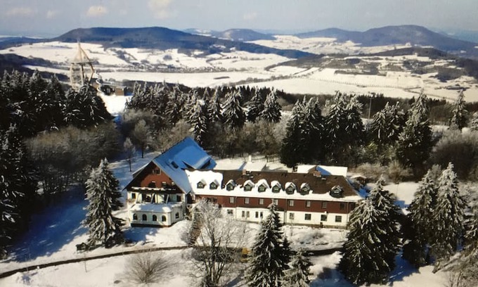 Oberweissenbrunn Hotel | Berghotel Eisenacher Haus