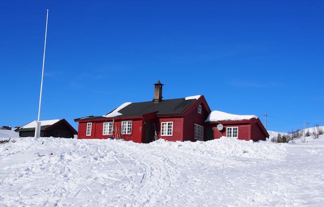 Ustaoset House | Log cabin near train w/sheets