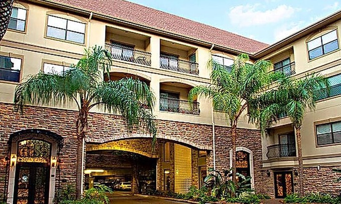 Uptown Apartment | Montierra Apartments