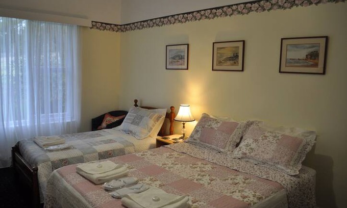 Bushy Park Bed & Breakfast | Roslyn House B&B - The Queen Room
