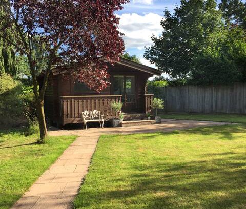 Yattendon House | Norwegian log chalet close to the forest