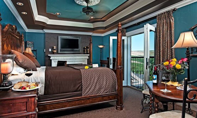 Touchet Bed & Breakfast | Italian Suite - Cameo Heights Mansion