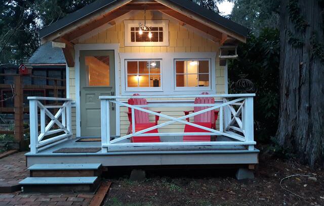 East Renton Highlands House | Small Country Garden Cottage