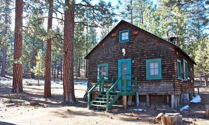 Woodlands Cabin | SPIRIT OF 1870s IN GOLD RUSH CABIN