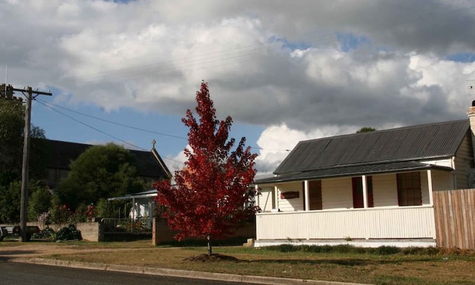 Braidwood Cabin | Poets' Corner