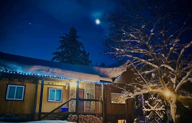 Revelstoke House | FacePlant B&B Cozy and New.